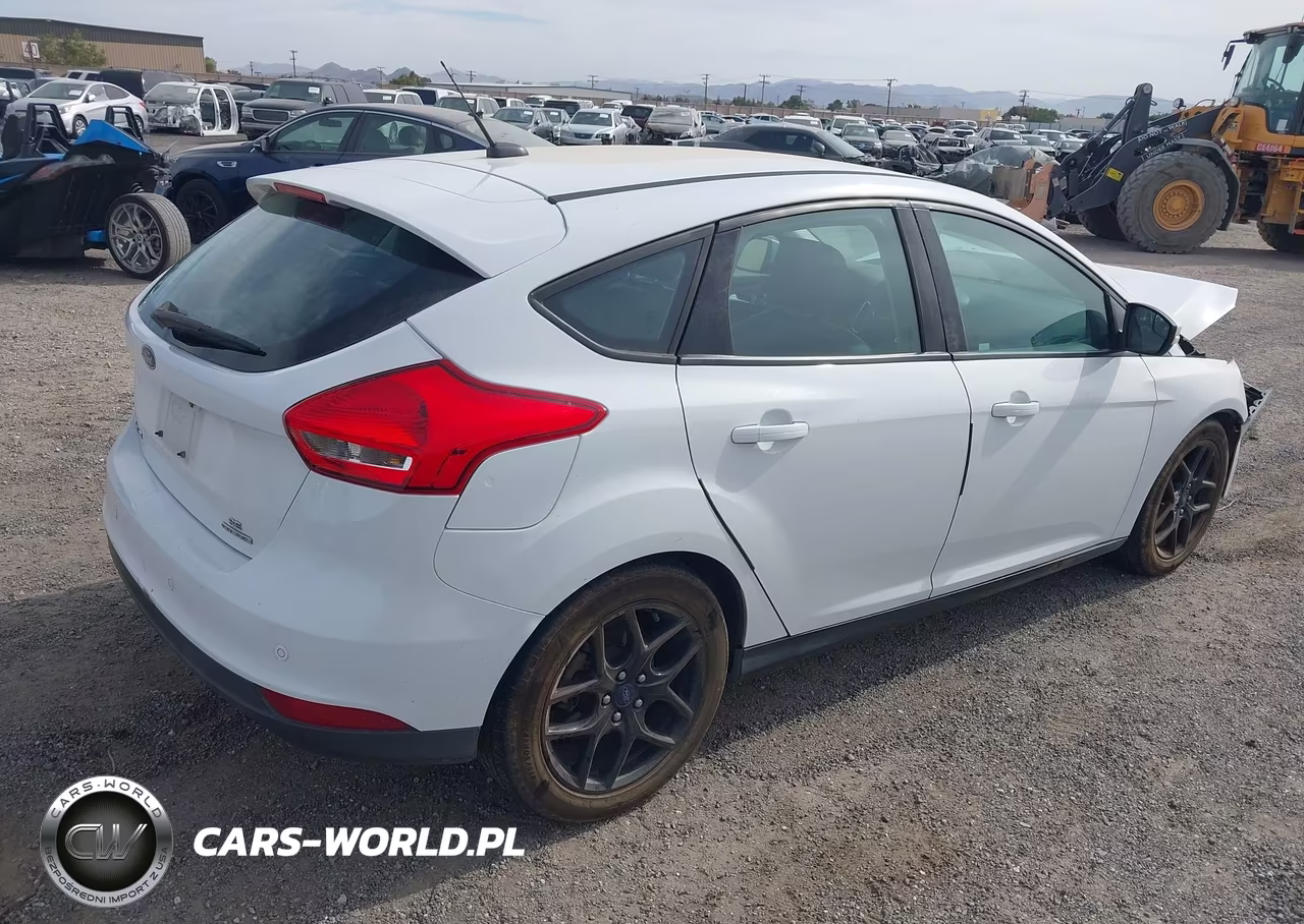 2016 Ford Focus Se VIN:1FADP3K26GL311816 - 4