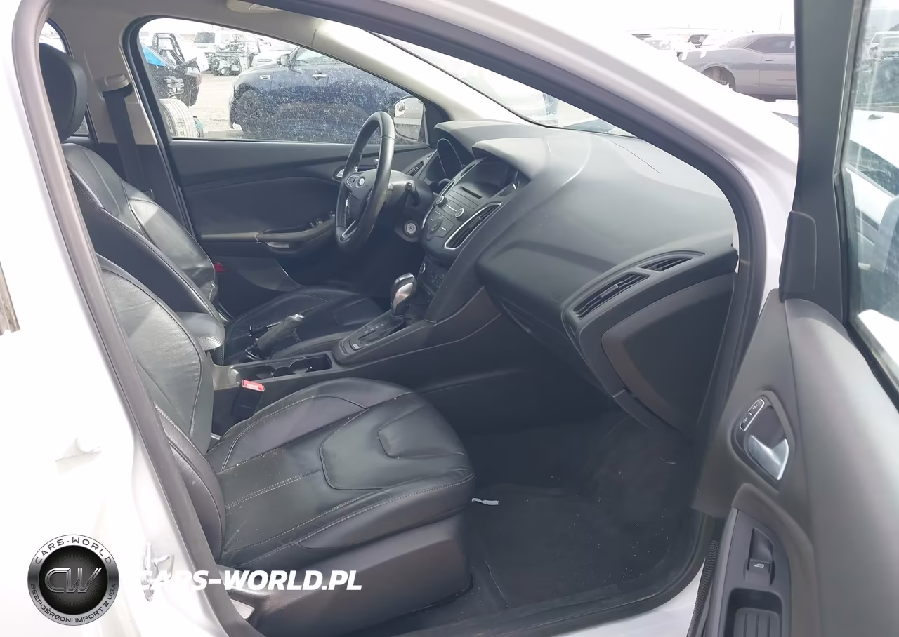 2016 Ford Focus Se VIN:1FADP3K26GL311816 - 5