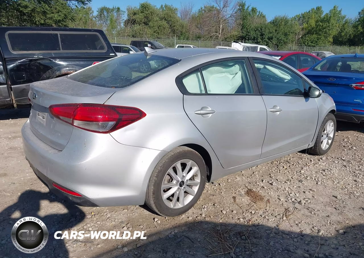 2017 Kia Forte Lx VIN:3KPFL4A71HE075653 - 4