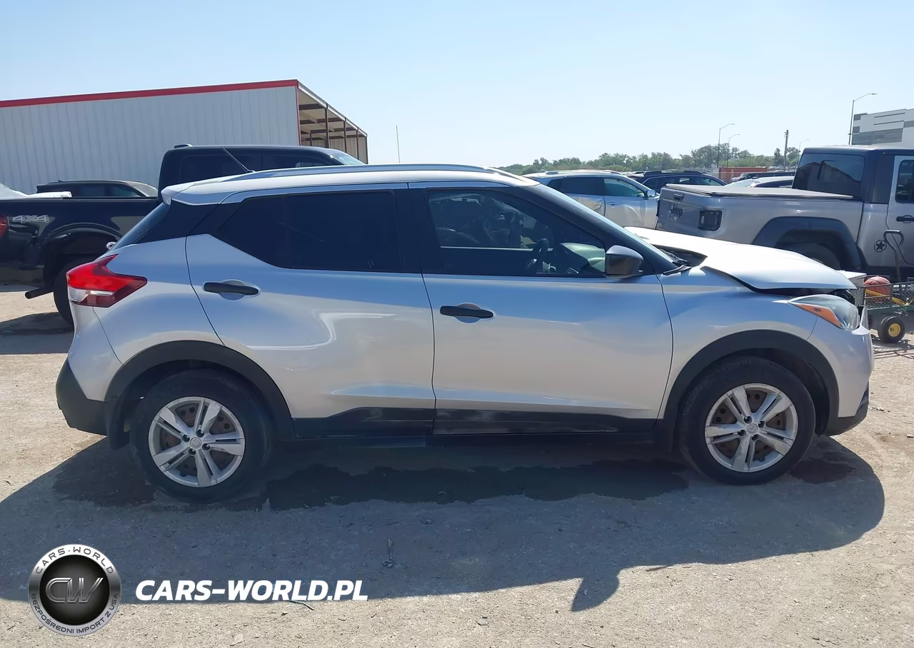 2018 Nissan Kicks S VIN:3N1CP5CUXJL507970 - 13