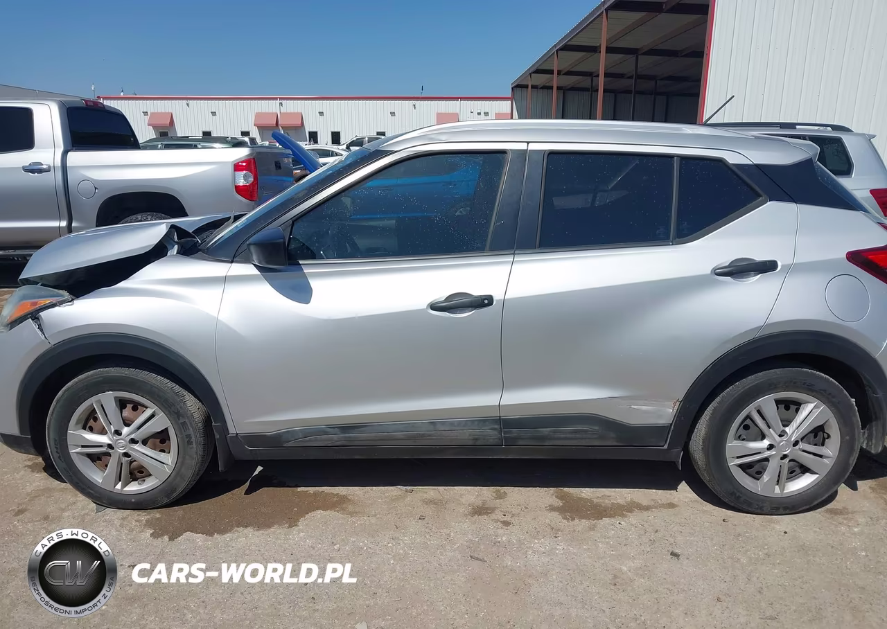 2018 Nissan Kicks S VIN:3N1CP5CUXJL507970 - 14