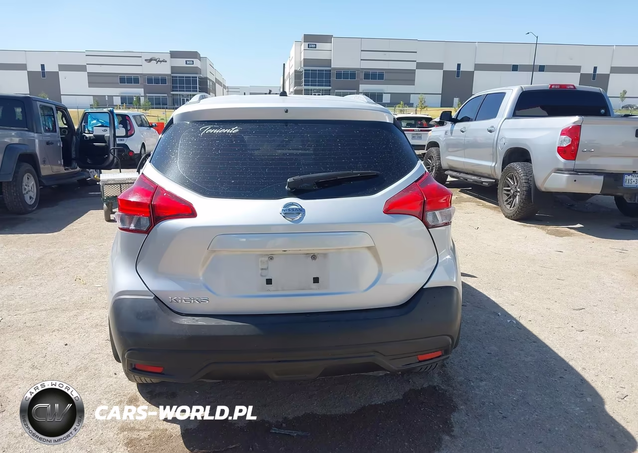 2018 Nissan Kicks S VIN:3N1CP5CUXJL507970 - 16