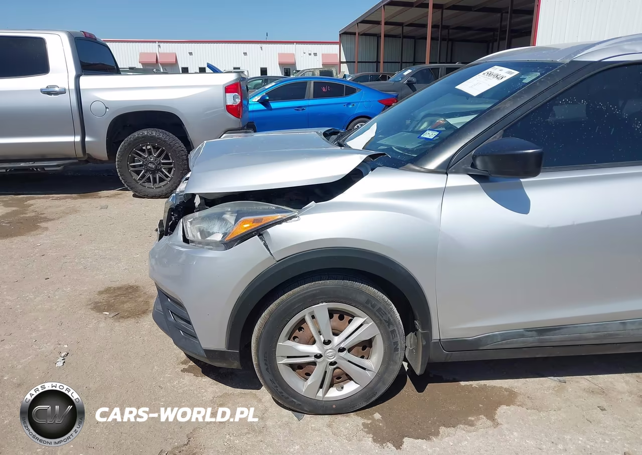 2018 Nissan Kicks S VIN:3N1CP5CUXJL507970 - 6