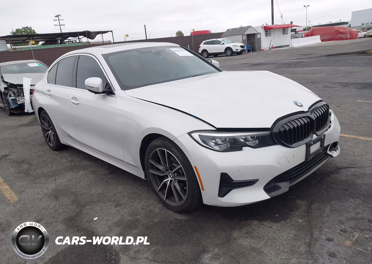 2021 BMW 330E – zdjęcie 1 z 16