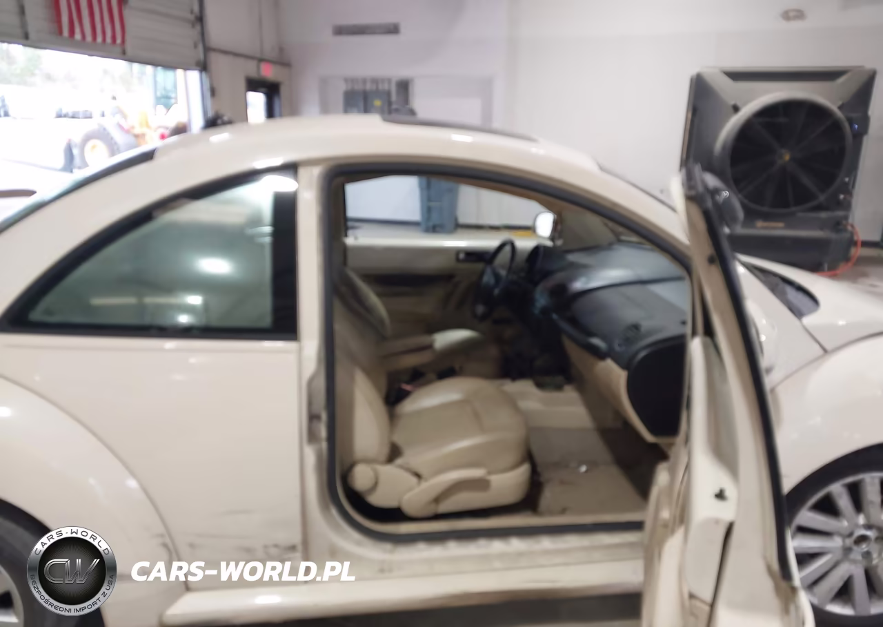 2008 Volkswagen New Beetle S-Se VIN:3VWRW31C28M517824 - 5