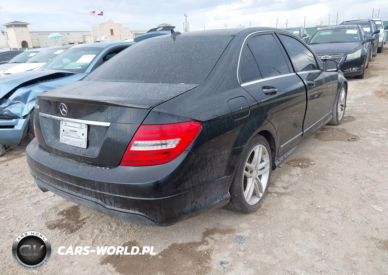 2013 Mercedes-Benz C 250 Sport VIN:WDDGF4HB5DR269869 - 4