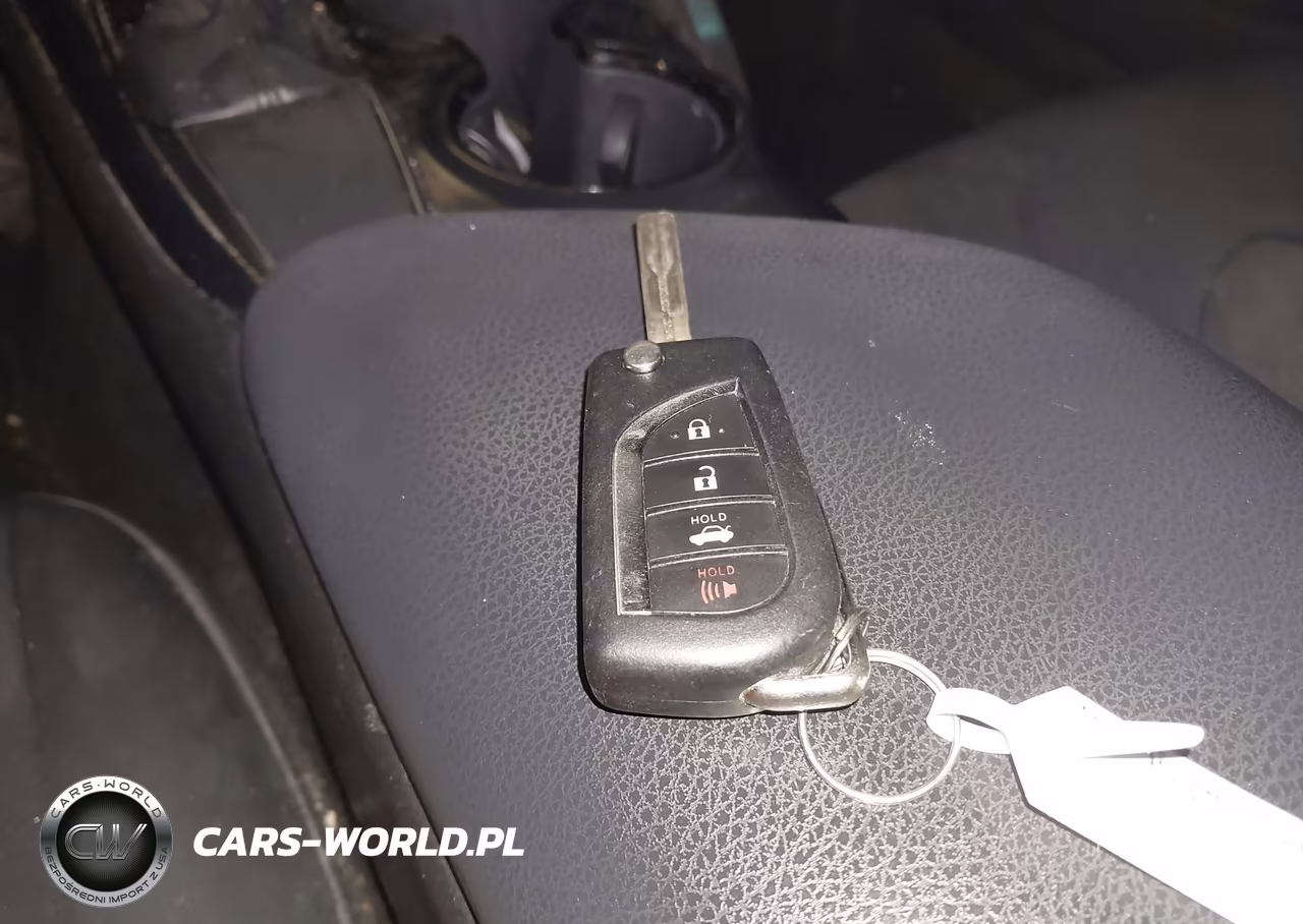 2018 Toyota Camry Le VIN:4T1B11HK8JU667132 - 11