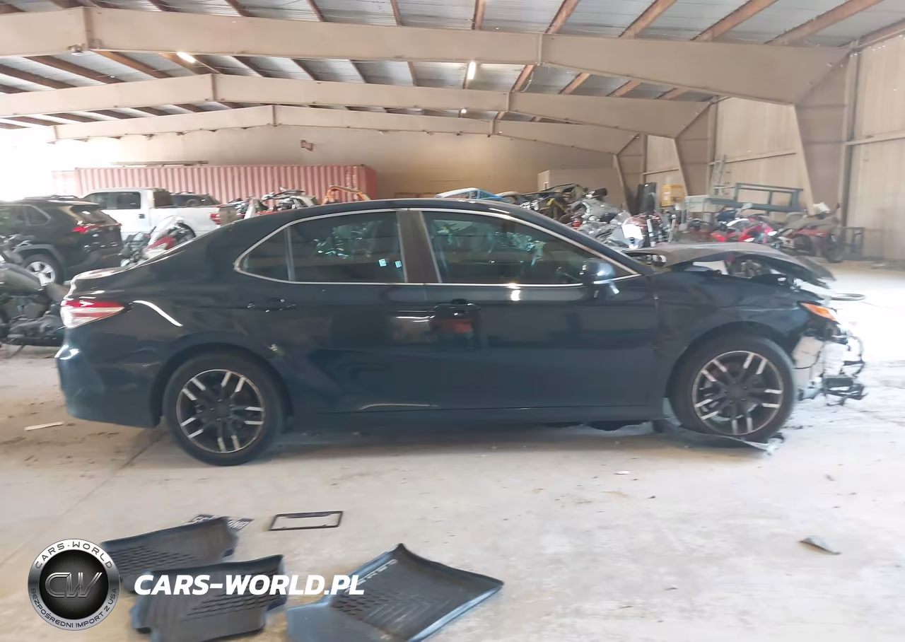 2018 Toyota Camry Le VIN:4T1B11HK8JU667132 - 14