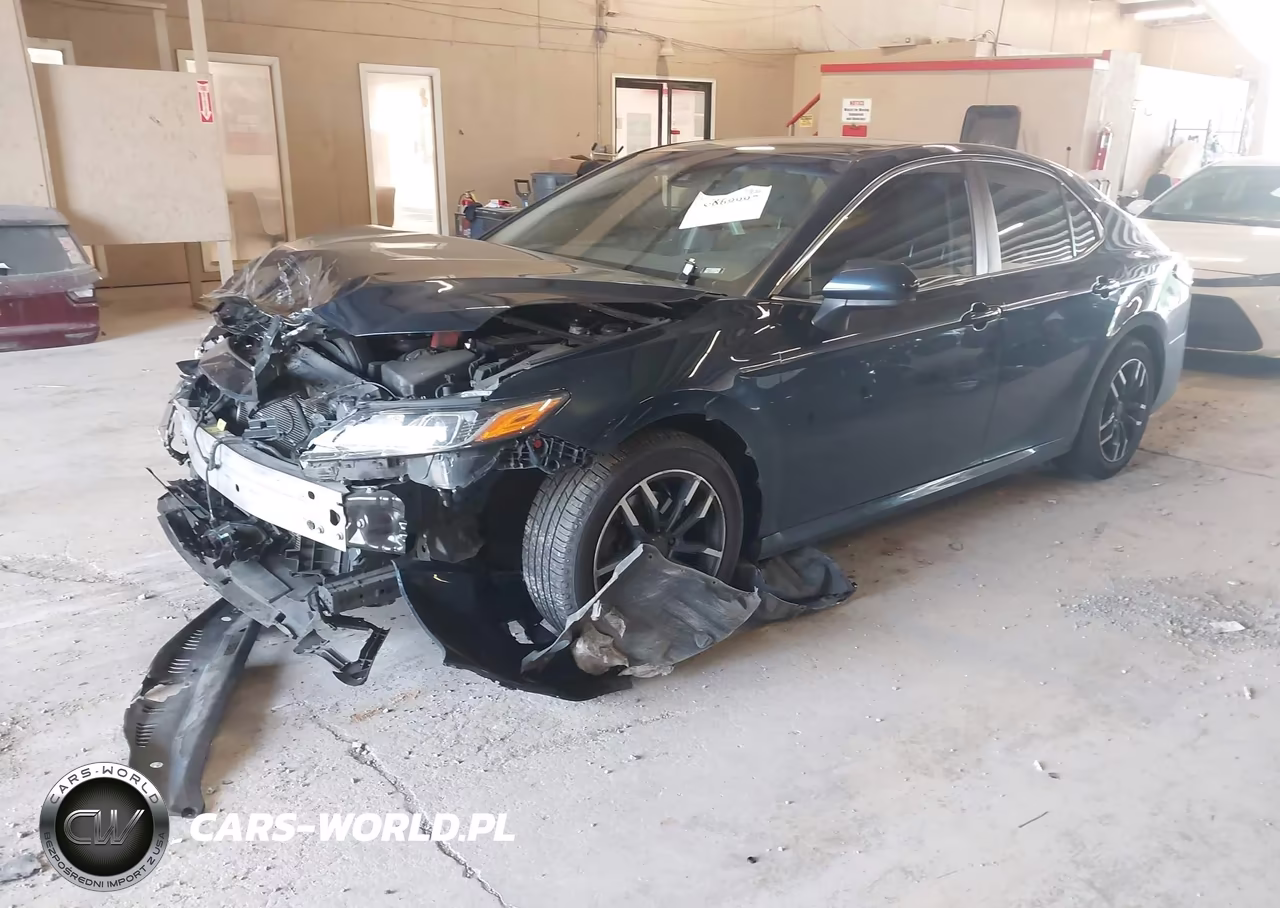 2018 Toyota Camry Le VIN:4T1B11HK8JU667132 - 2