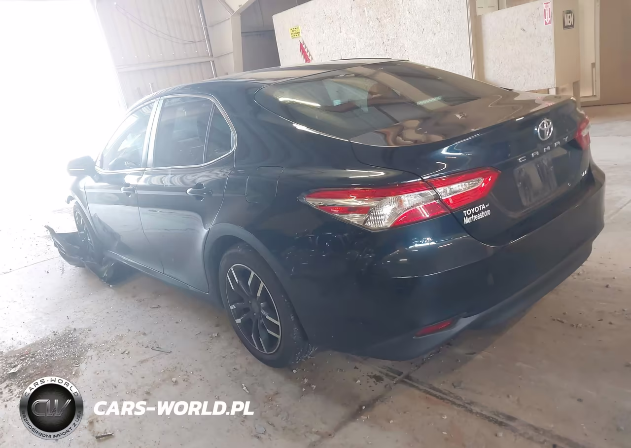 2018 Toyota Camry Le VIN:4T1B11HK8JU667132 - 3