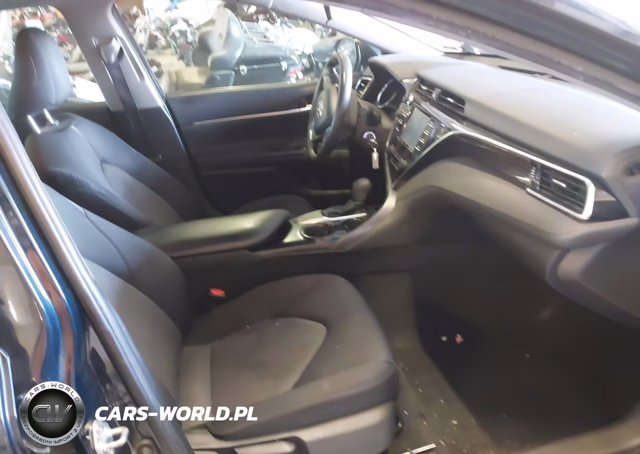 2018 Toyota Camry Le VIN:4T1B11HK8JU667132 - 5