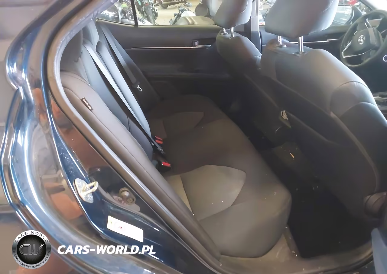 2018 Toyota Camry Le VIN:4T1B11HK8JU667132 - 8