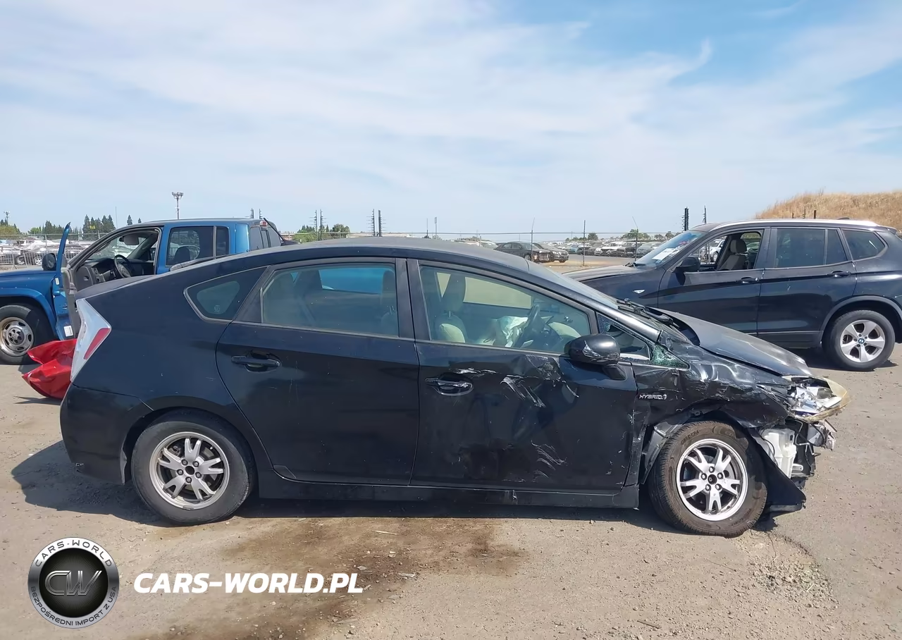 2011 Toyota Prius Two VIN:JTDKN3DU3B1465149 - 13