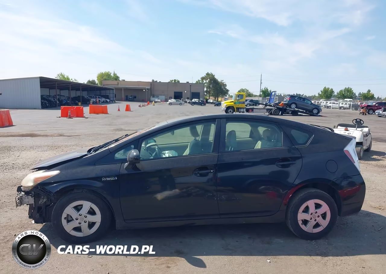 2011 Toyota Prius Two VIN:JTDKN3DU3B1465149 - 14