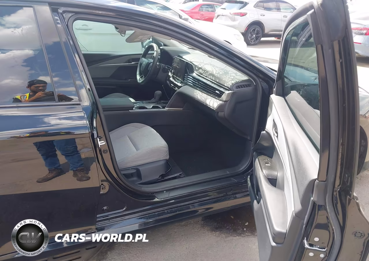 2026 Toyota Camry Le VIN:4T1DAACKXTU684811 - 5