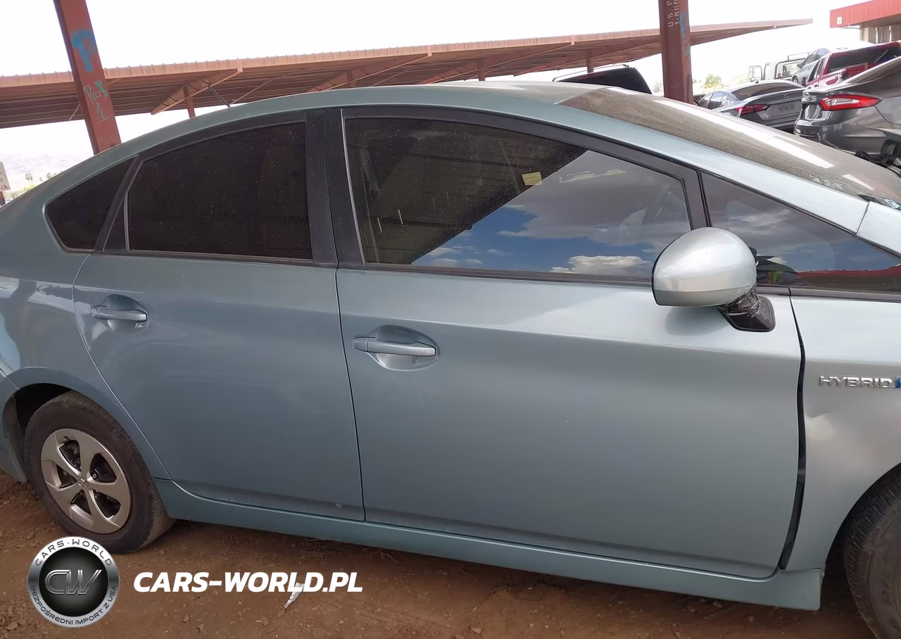 2015 Toyota Prius Two VIN:JTDKN3DU1F1895543 - 13