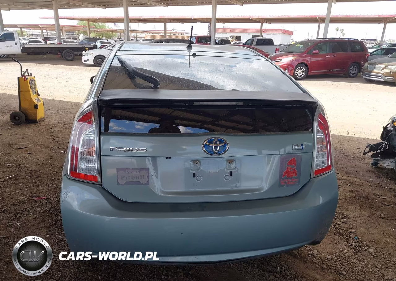 2015 Toyota Prius Two VIN:JTDKN3DU1F1895543 - 16