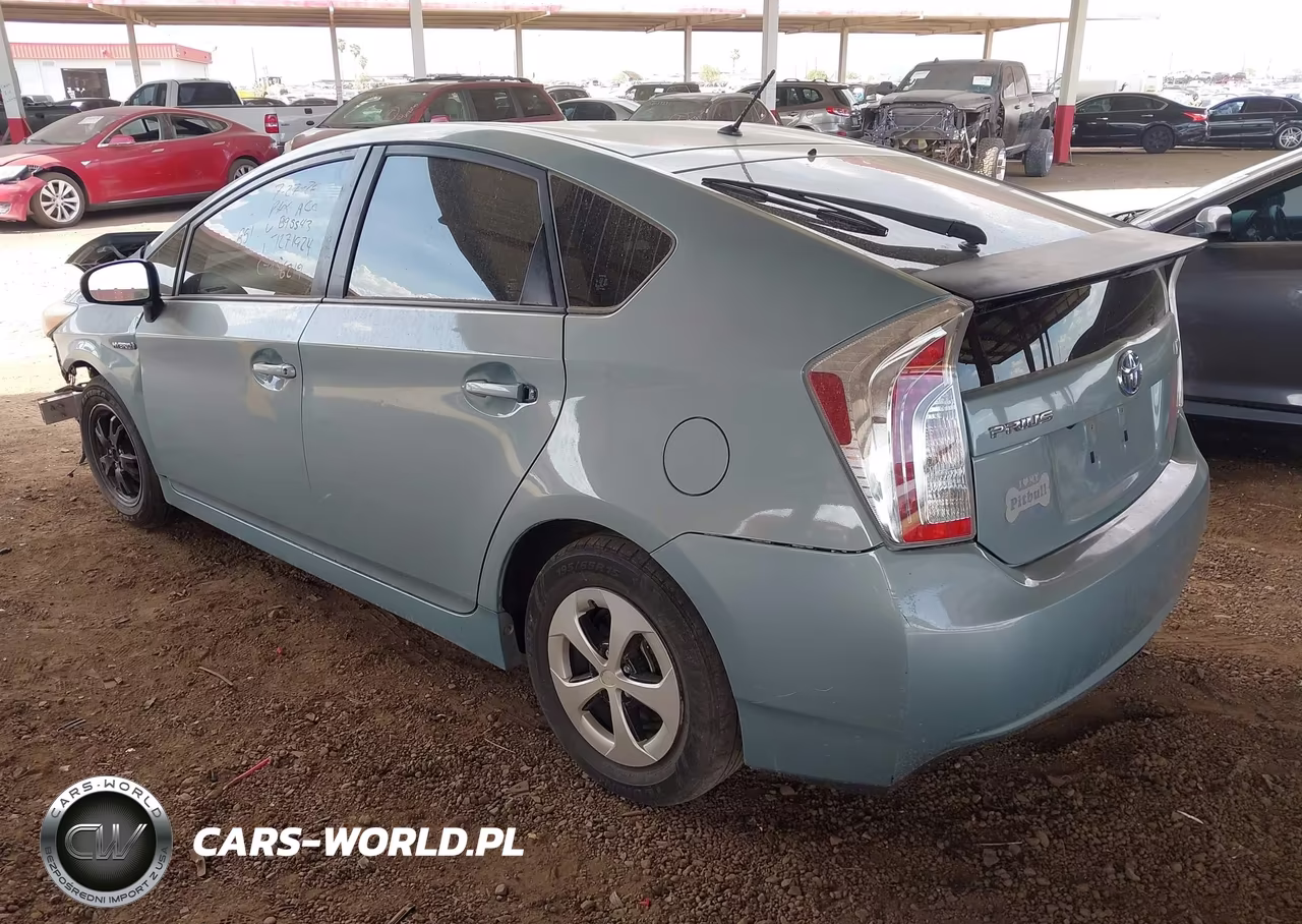 2015 Toyota Prius Two VIN:JTDKN3DU1F1895543 - 3