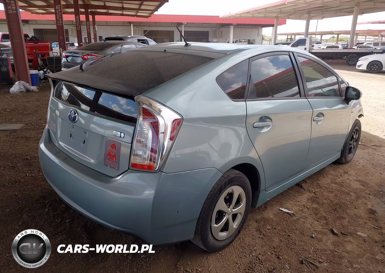 2015 Toyota Prius Two VIN:JTDKN3DU1F1895543 - 4
