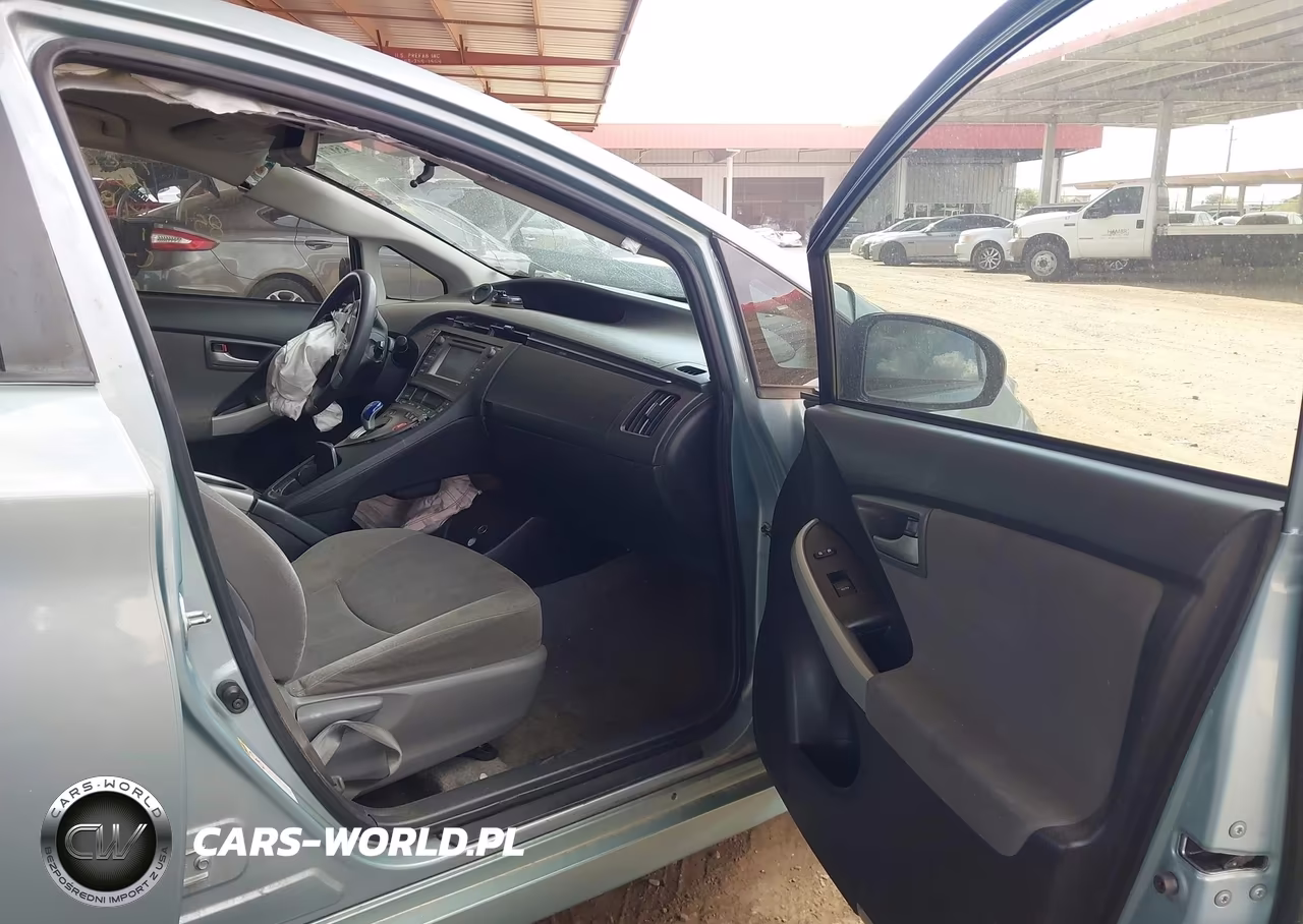 2015 Toyota Prius Two VIN:JTDKN3DU1F1895543 - 5
