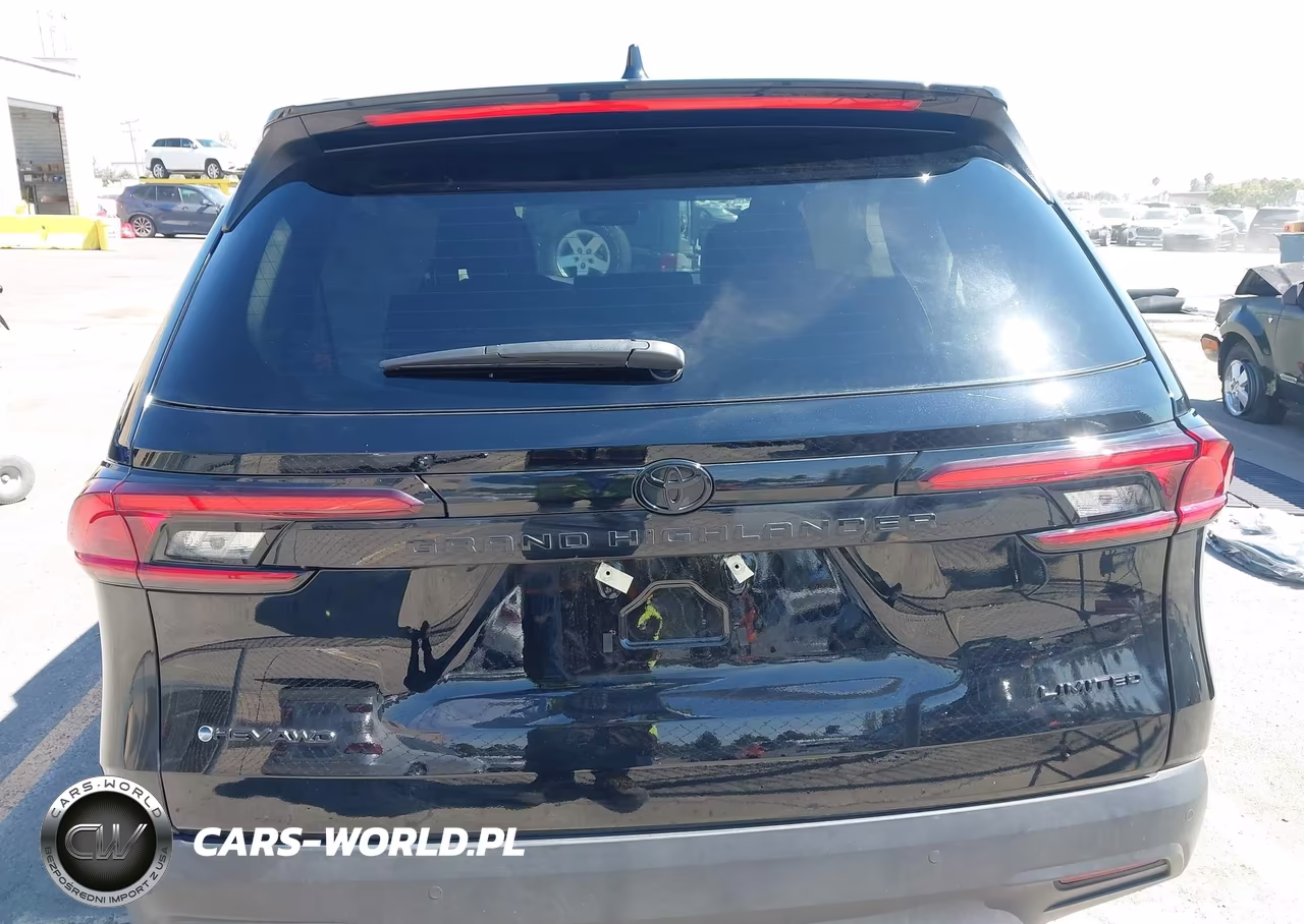 2025 Toyota Grand Highlander Hybrid Nightshade Edition VIN:5TDACAB55SS059359 - 17