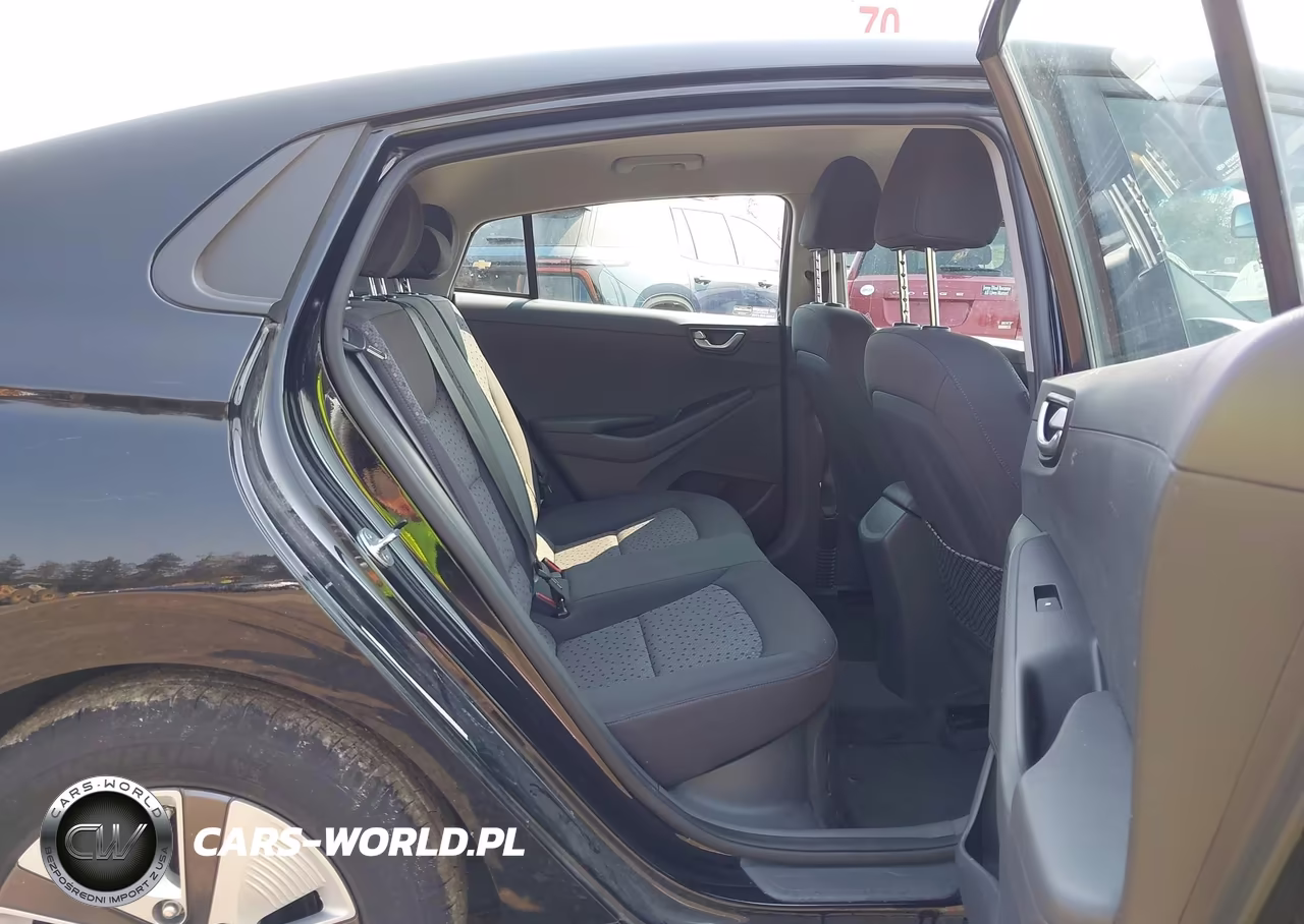 2018 Hyundai Ioniq Hybrid Blue VIN:KMHC65LC3JU100534 - 8