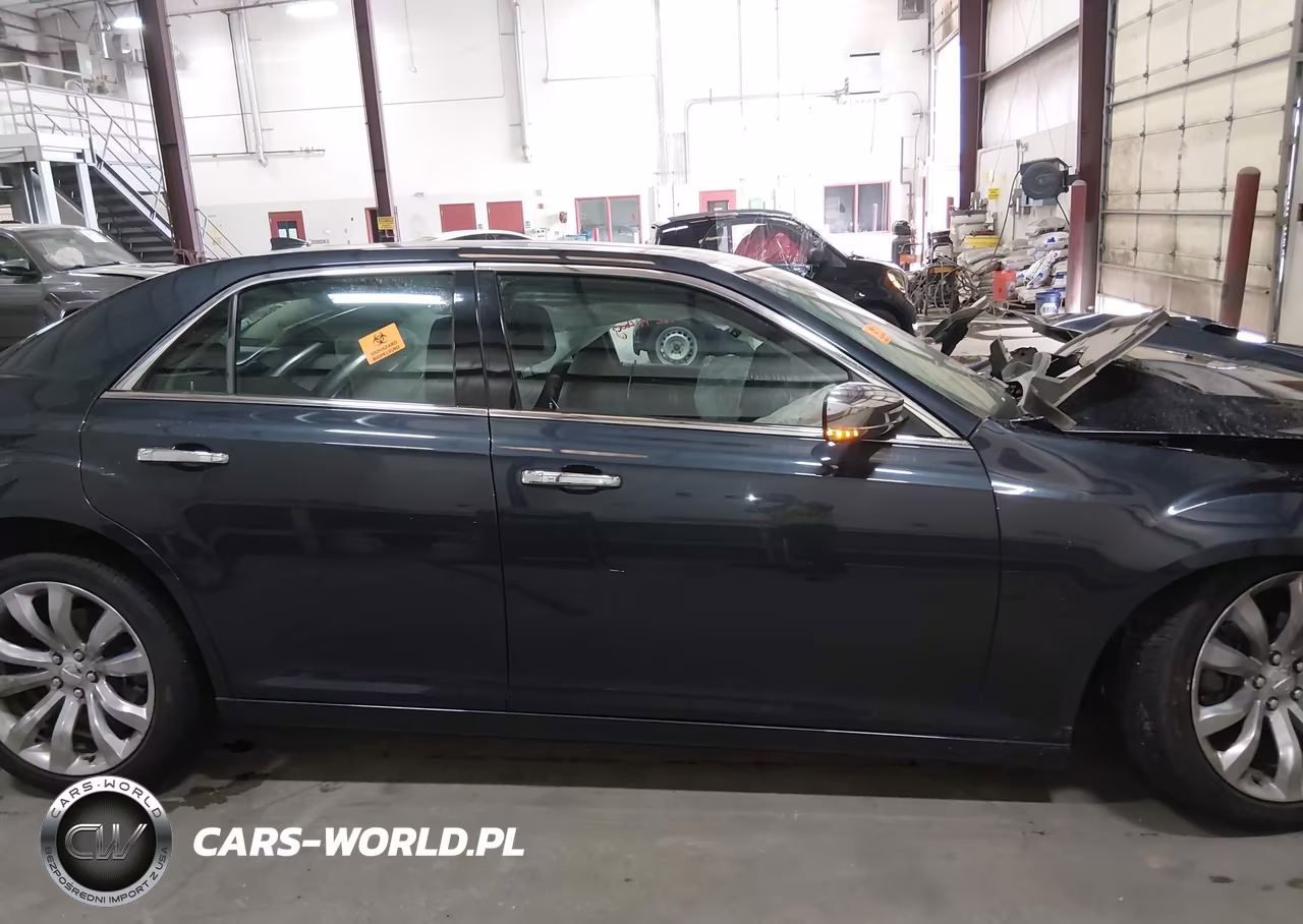 2018 Chrysler 300 Limited VIN:2C3CCAEG8JH324461 - 13
