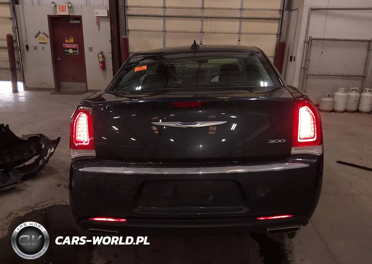 2018 Chrysler 300 Limited VIN:2C3CCAEG8JH324461 - 16