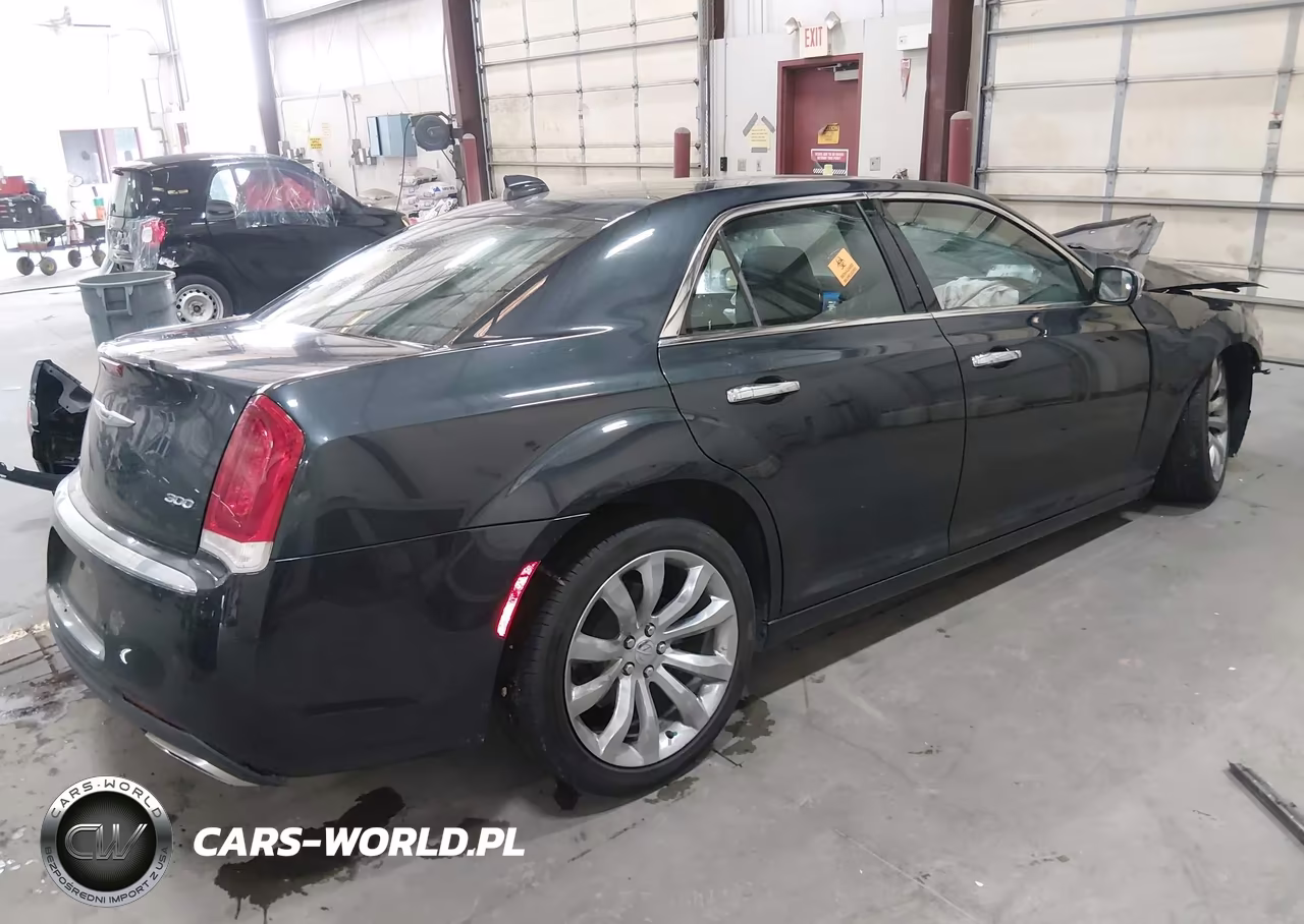 2018 Chrysler 300 Limited VIN:2C3CCAEG8JH324461 - 4