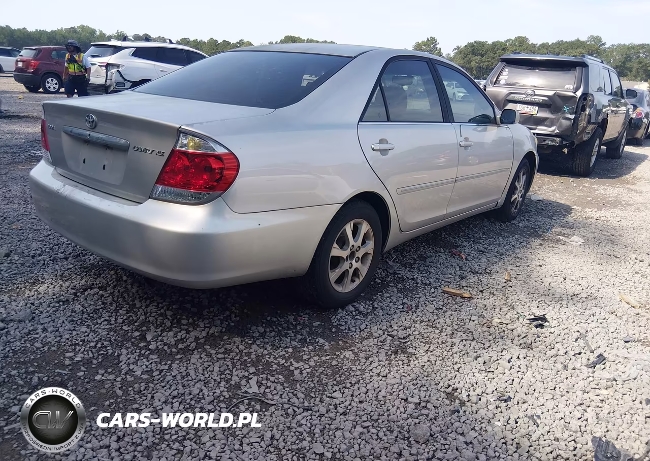 2005 Toyota Camry Xle VIN:4T1BE30K85U958621 - 4