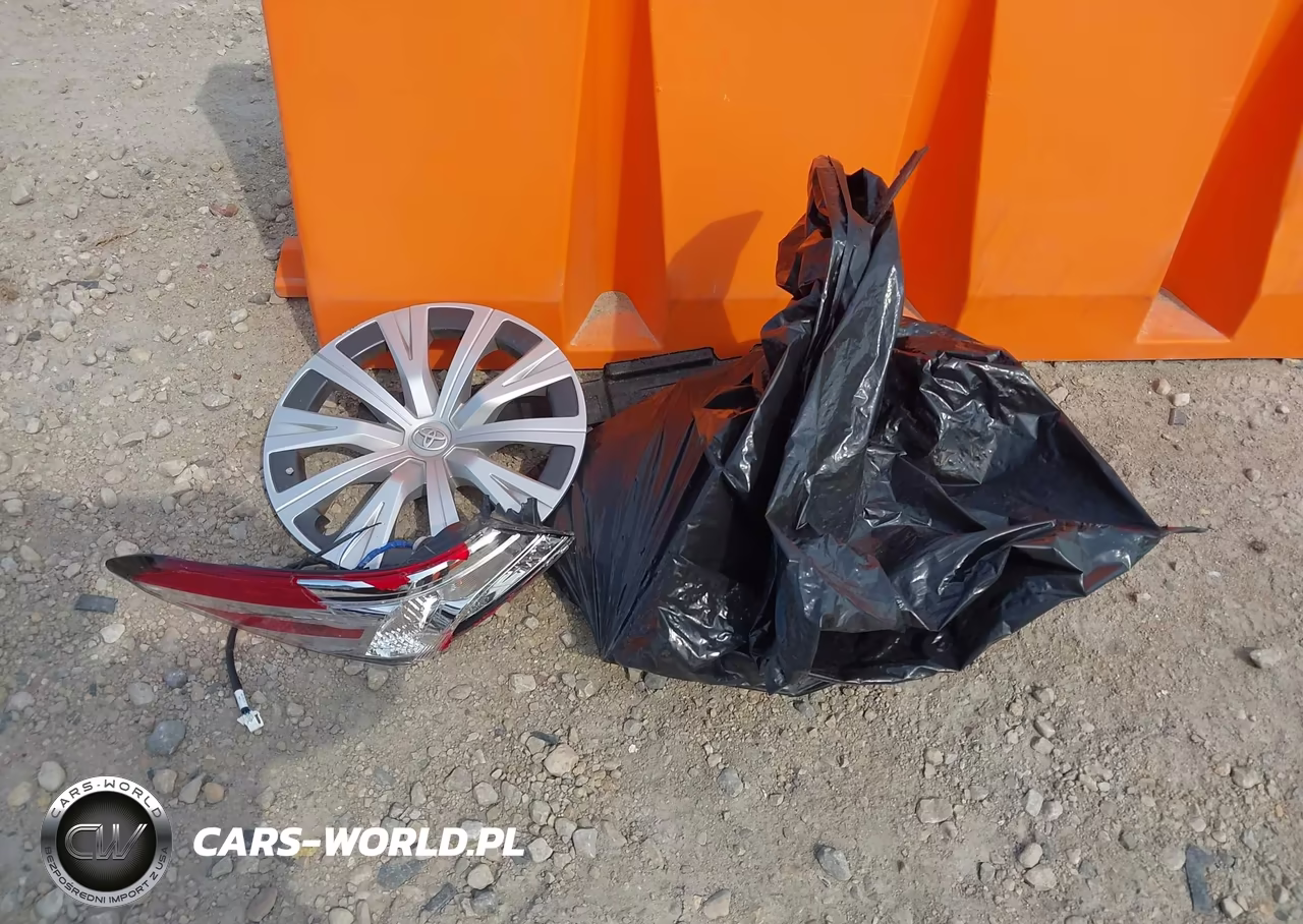 2018 Toyota Camry Hybrid Le VIN:4T1B31HK6JU503520 - 12