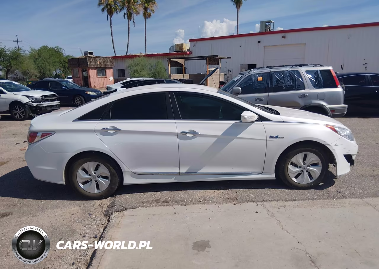 2015 Hyundai Sonata Hybrid VIN:KMHEC4A44FA137902 - 13