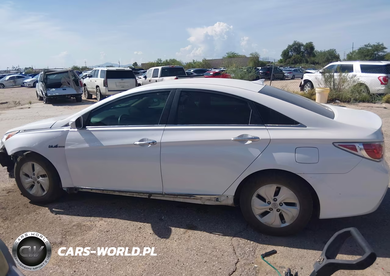 2015 Hyundai Sonata Hybrid VIN:KMHEC4A44FA137902 - 14