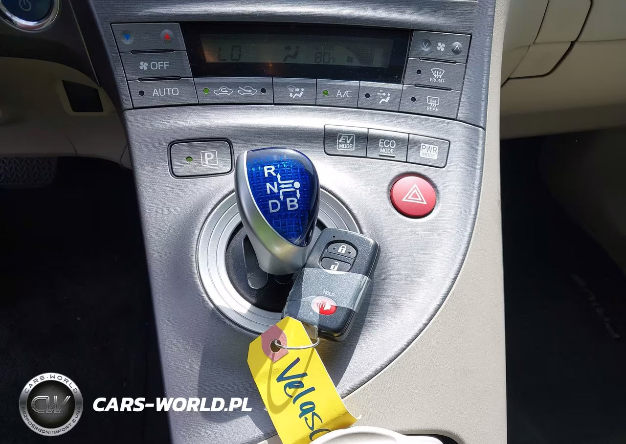 2013 Toyota Prius Three VIN:JTDKN3DU5D5648306 - 11