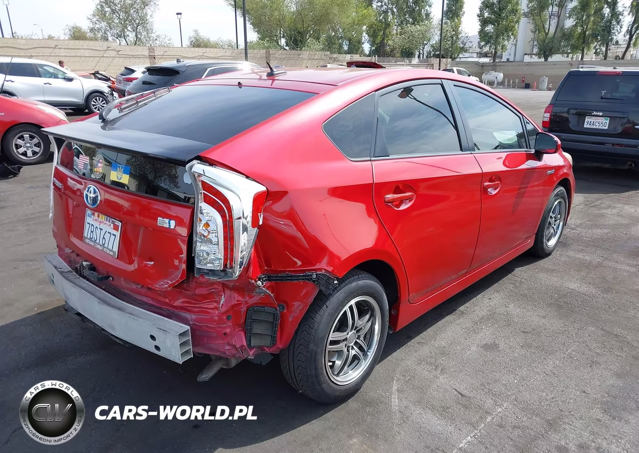 2013 Toyota Prius Three VIN:JTDKN3DU5D5648306 - 4