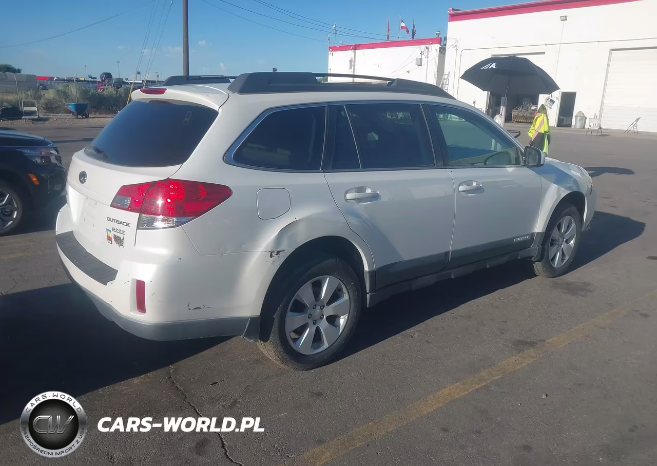 2011 Subaru Outback 2.5I Premium VIN:4S4BRBCC0B3397092 - 4
