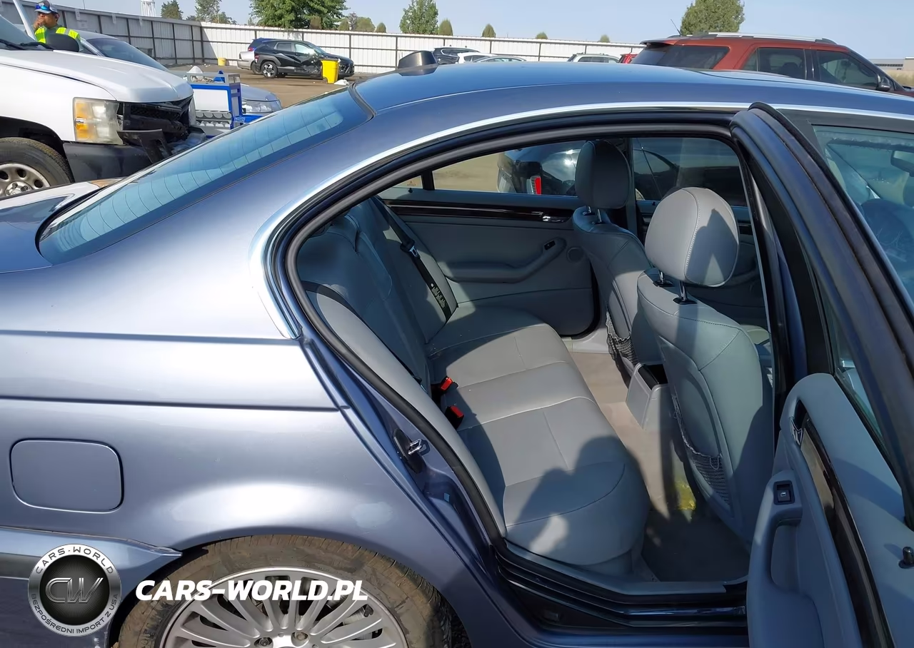 2003 BMW 330Xi VIN:WBAEW53403PG21881 - 8