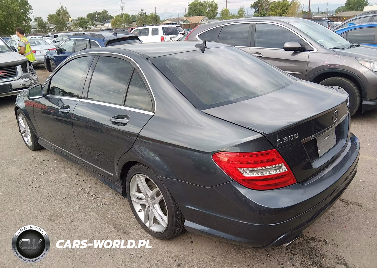 2013 Mercedes-Benz C 300 Sport 4Matic VIN:WDDGF8AB1DG075627 - 3