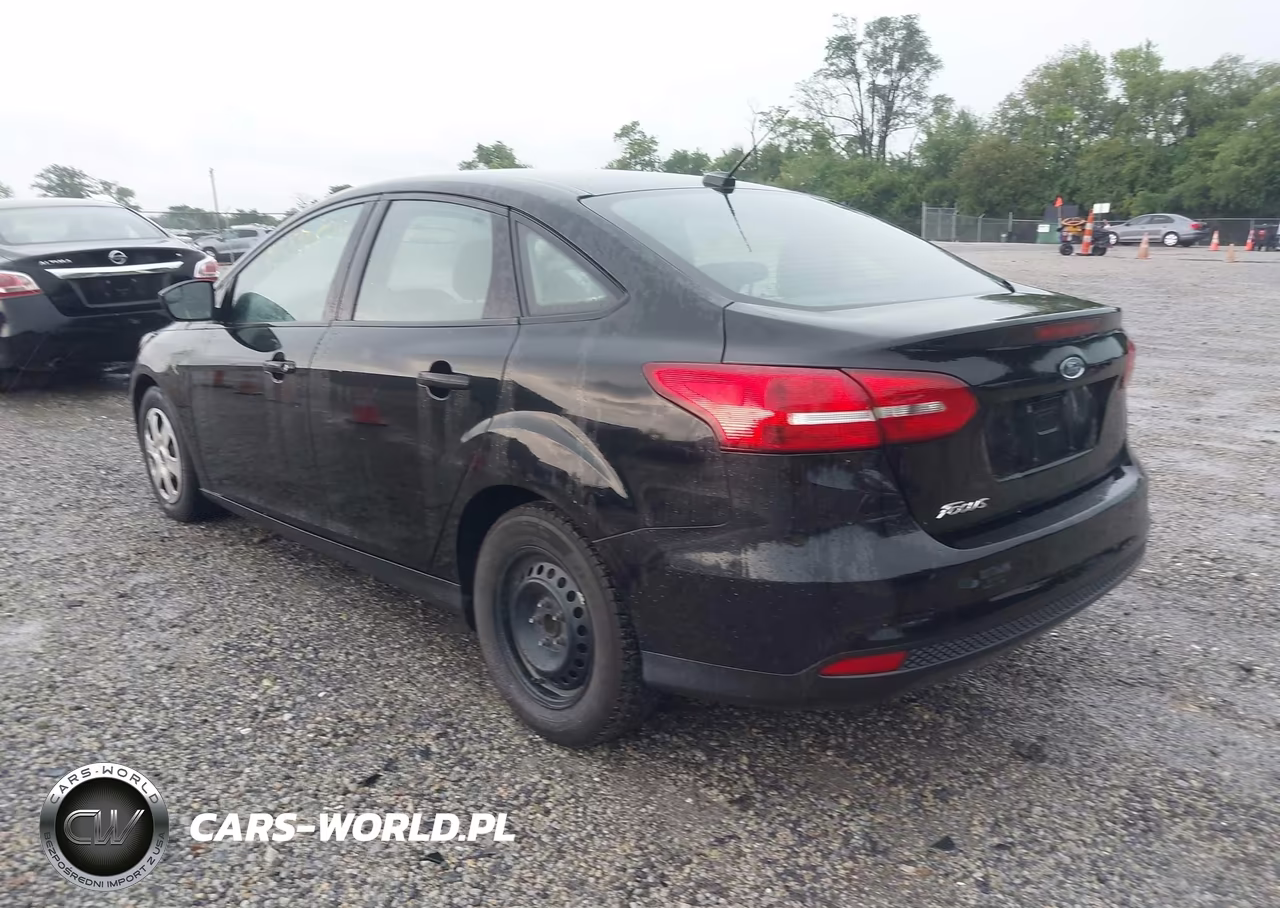 2017 Ford Focus S VIN:1FADP3E26HL213740 - 3