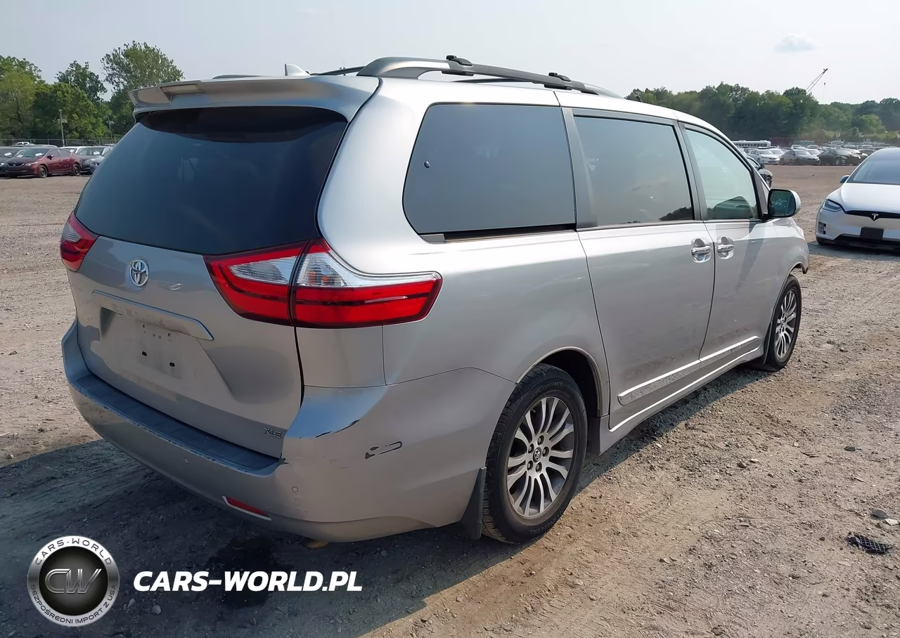 2018 Toyota Sienna Xle 8 Passenger VIN:5TDYZ3DC4JS952058 - 4