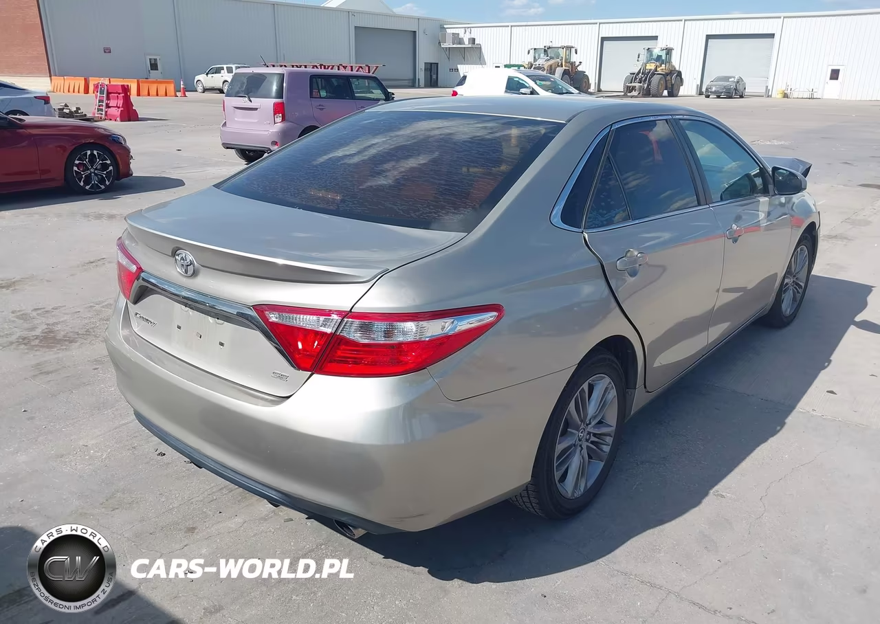 2015 Toyota Camry Se VIN:4T1BF1FK3FU025364 - 4