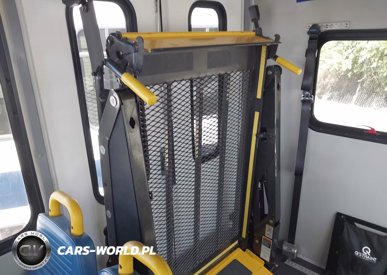 2019 Ford E-350 Cutaway VIN:1FDEE3FS8KDC27624 - 13