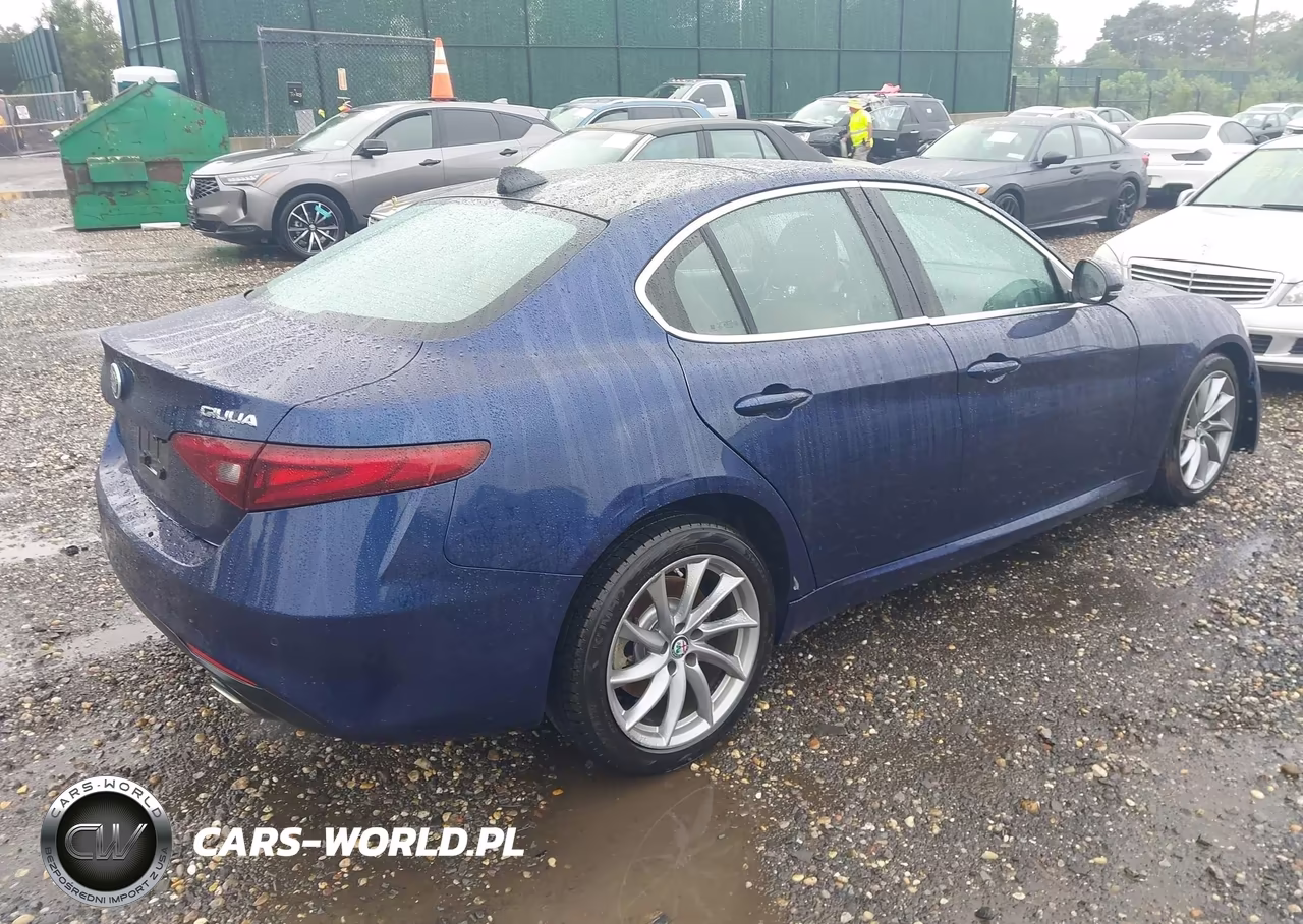 2017 Alfa Romeo Giulia Awd VIN:ZARFAEDNXH7539695 - 4