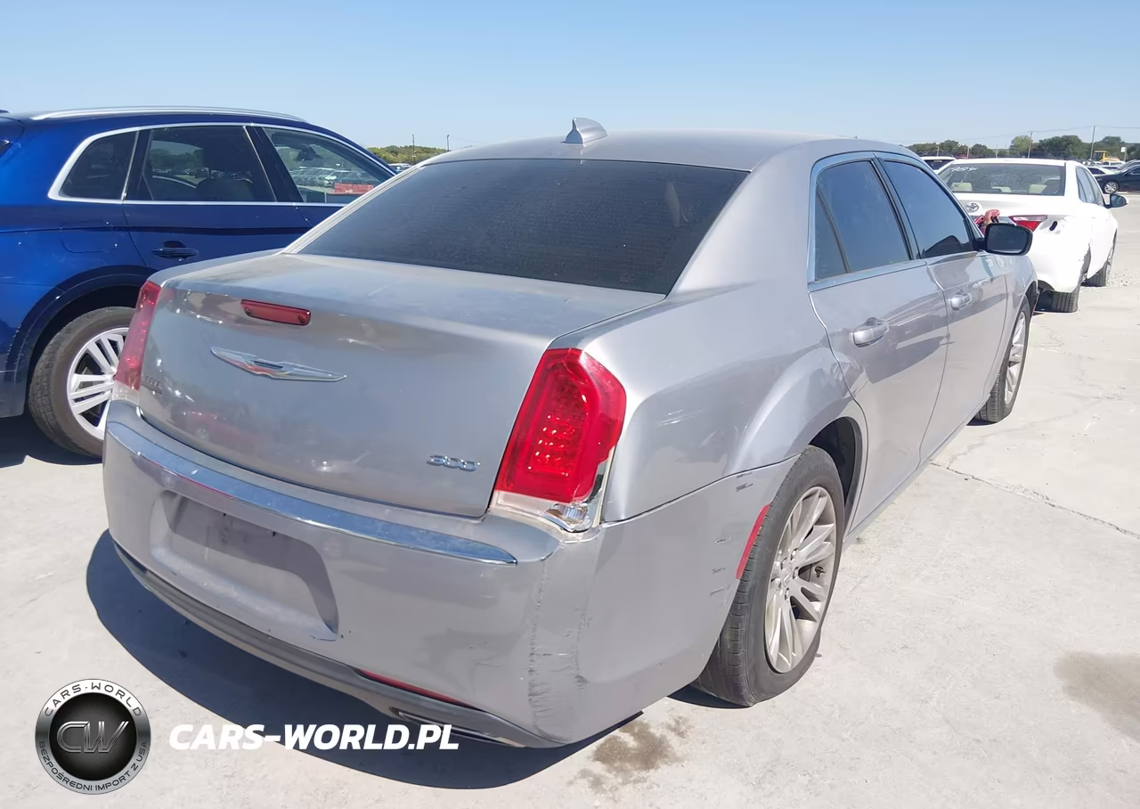 2017 Chrysler 300 Limited VIN:2C3CCAAG0HH596907 - 4