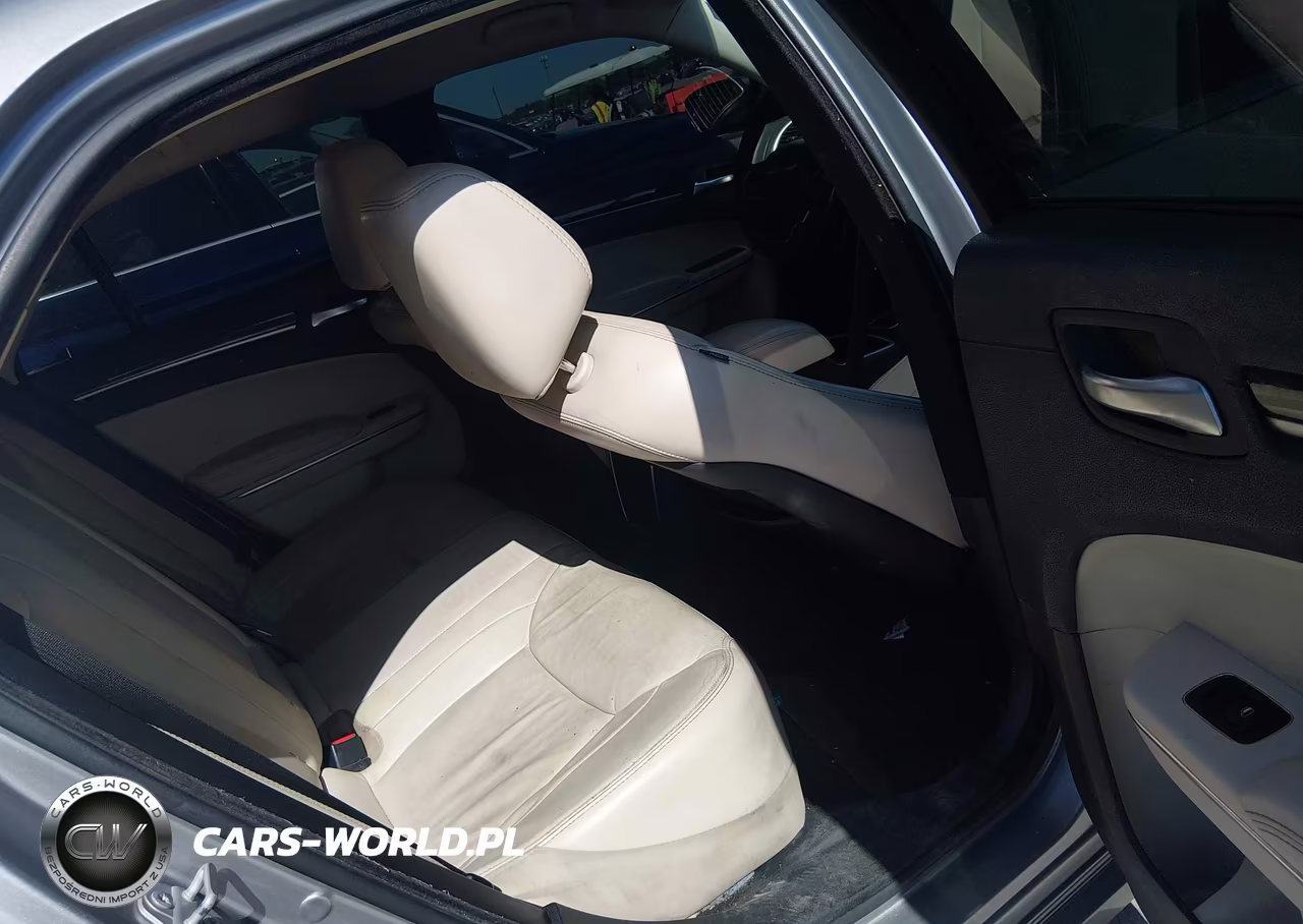 2017 Chrysler 300 Limited VIN:2C3CCAAG0HH596907 - 8