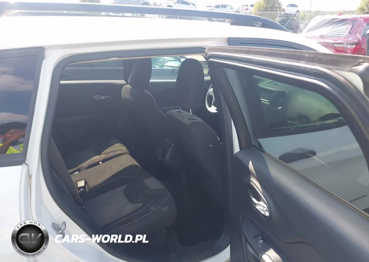 2016 Jeep Cherokee Sport VIN:1C4PJMAB3GW182402 - 8