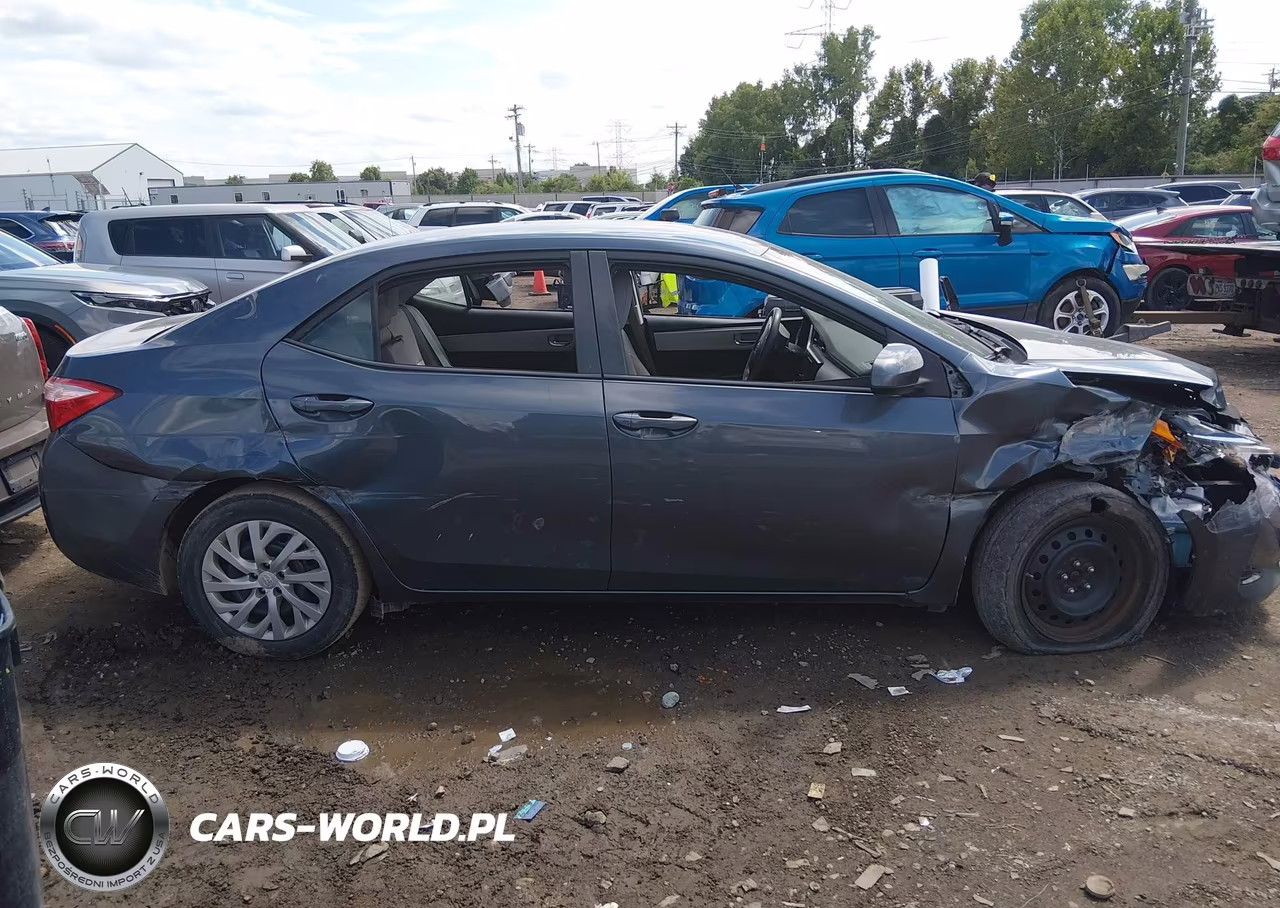 2018 Toyota Corolla Le VIN:2T1BURHE6JC016907 - 13