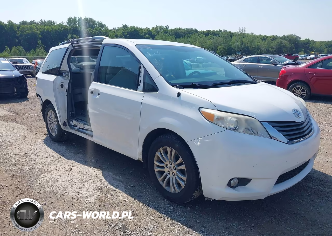 2013 Toyota Sienna Xle V6 8 Passenger – zdjęcie 1 z 22