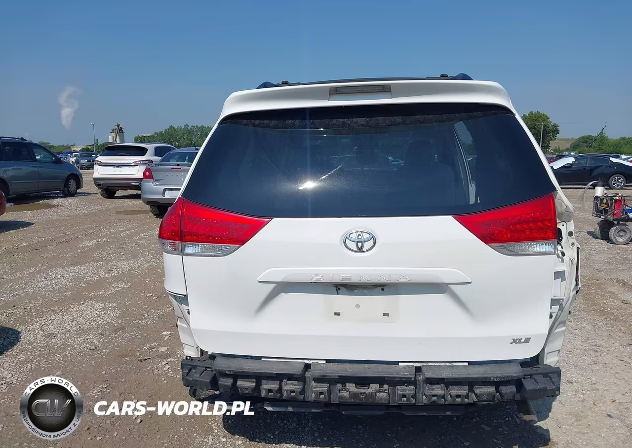 2013 Toyota Sienna Xle V6 8 Passenger VIN:5TDYK3DC9DS389050 - 17
