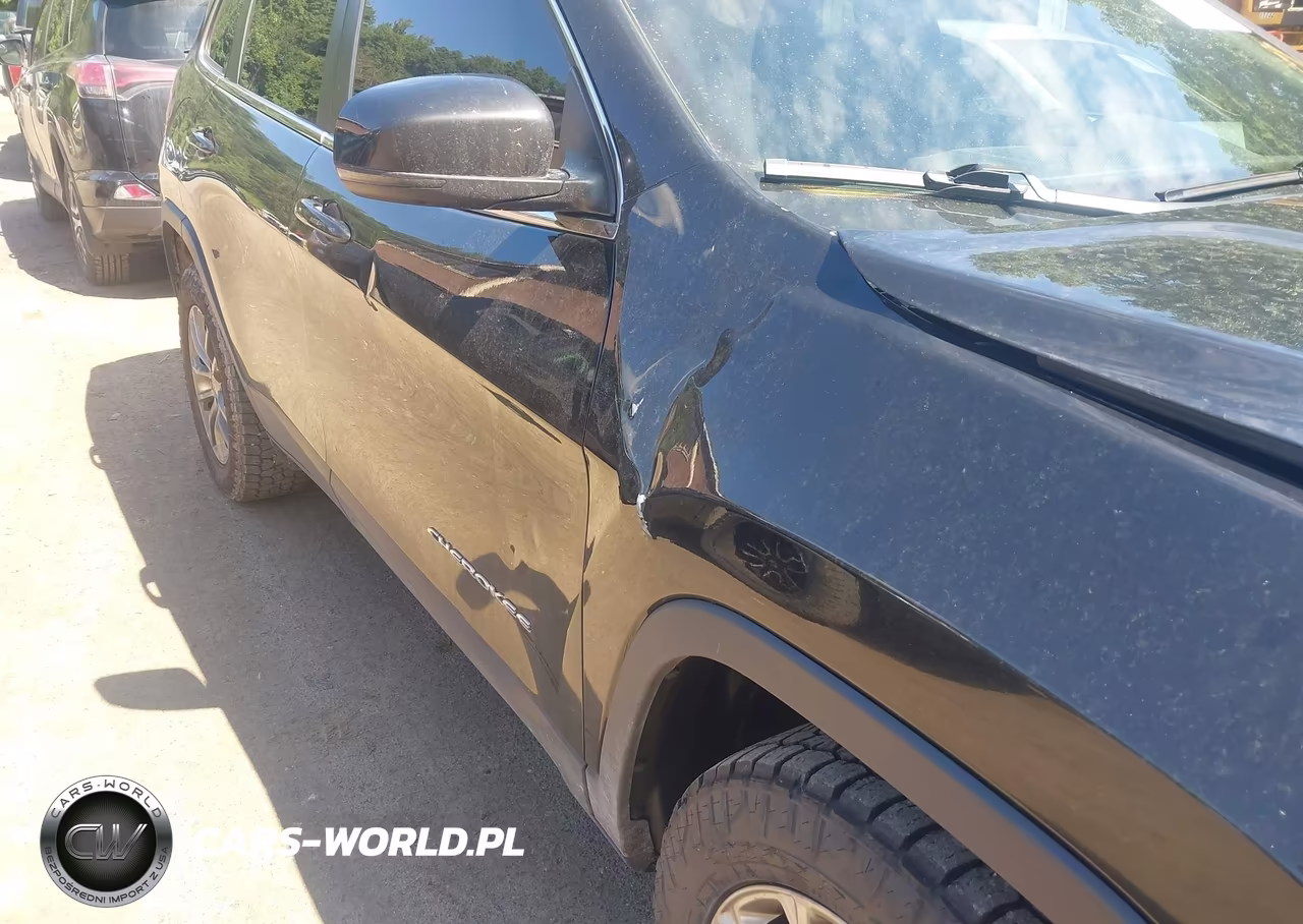2019 Jeep Cherokee Latitude Plus 4X4 VIN:1C4PJMLX0KD414693 - 18